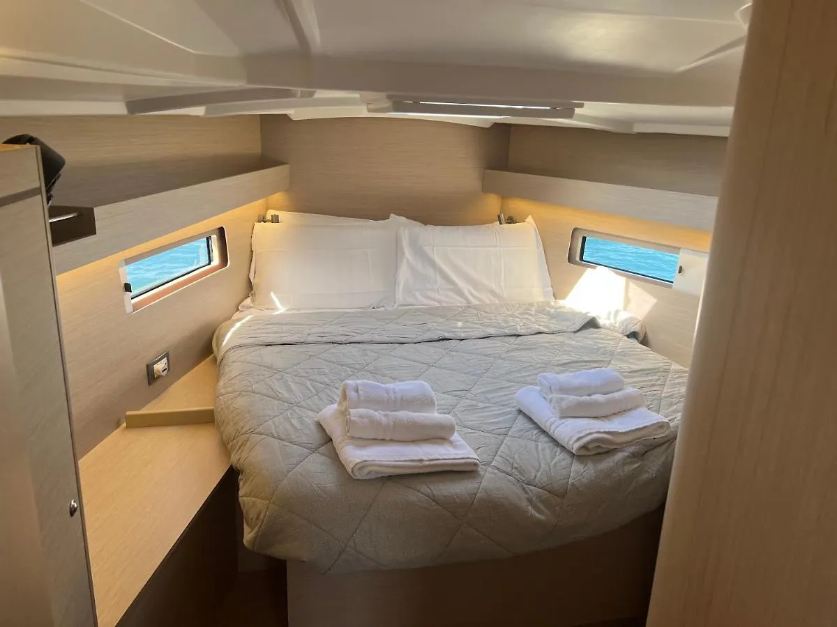 Botel Bari Boat Hotel